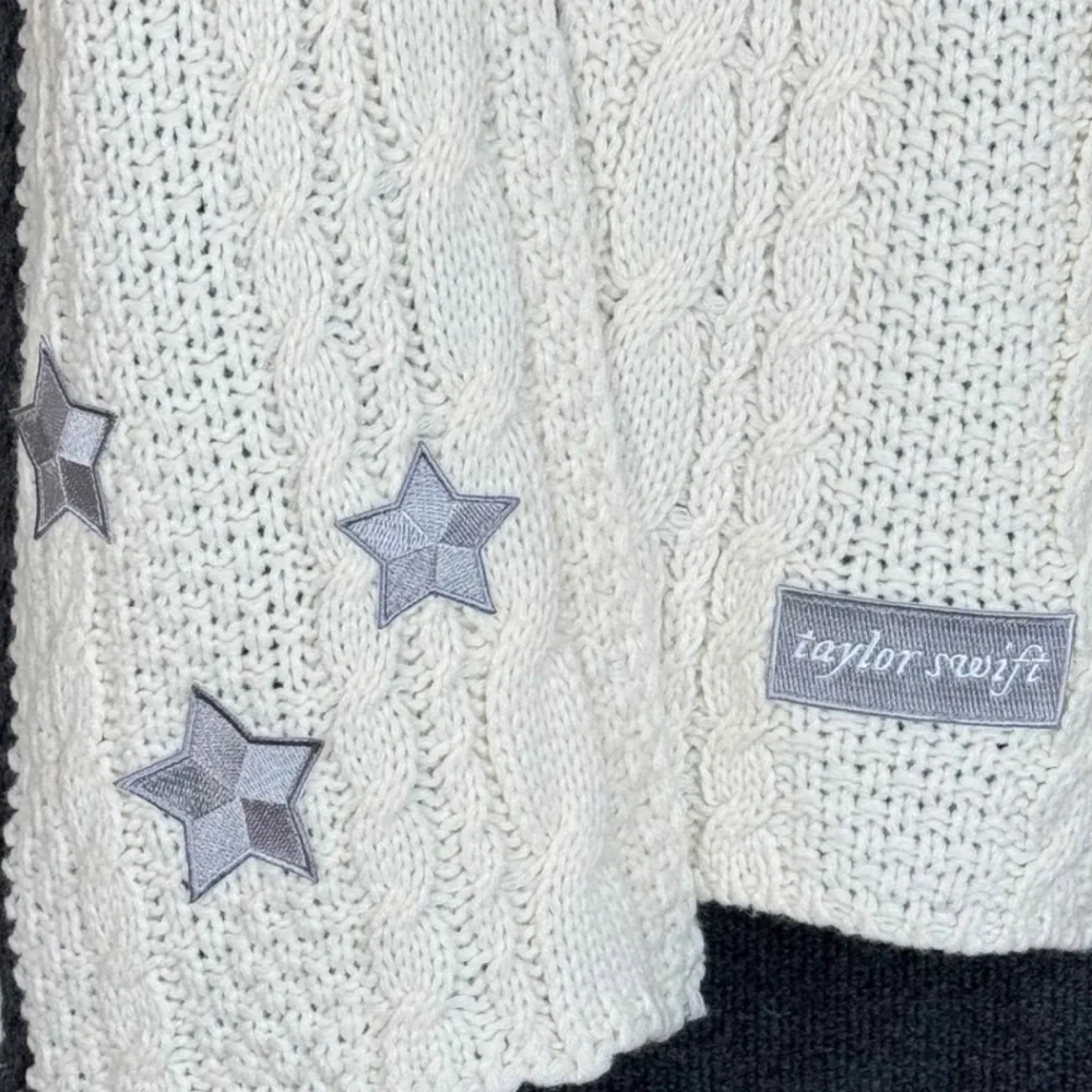 Taylor Swift Folklore Album White Cable Knit Scarf - Picture 6 of 6